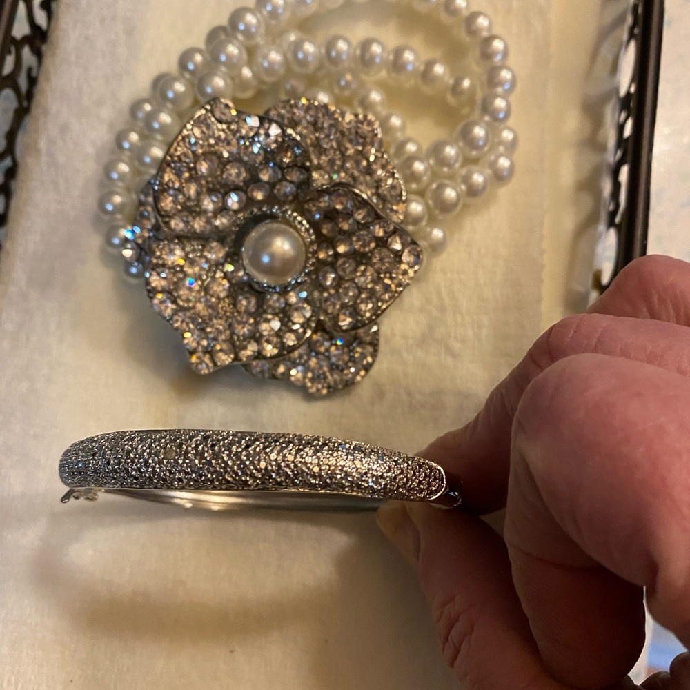 (2) Bracelets - Picture 6 of 7